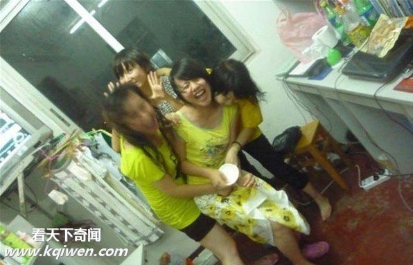 搜集女生宿舍里的疯狂行为(组图)